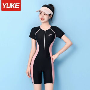 Bộ Bơi Liền Quần Nữ YUKE Dạng Lửng Cộc Tay 1932 Đen Hồng